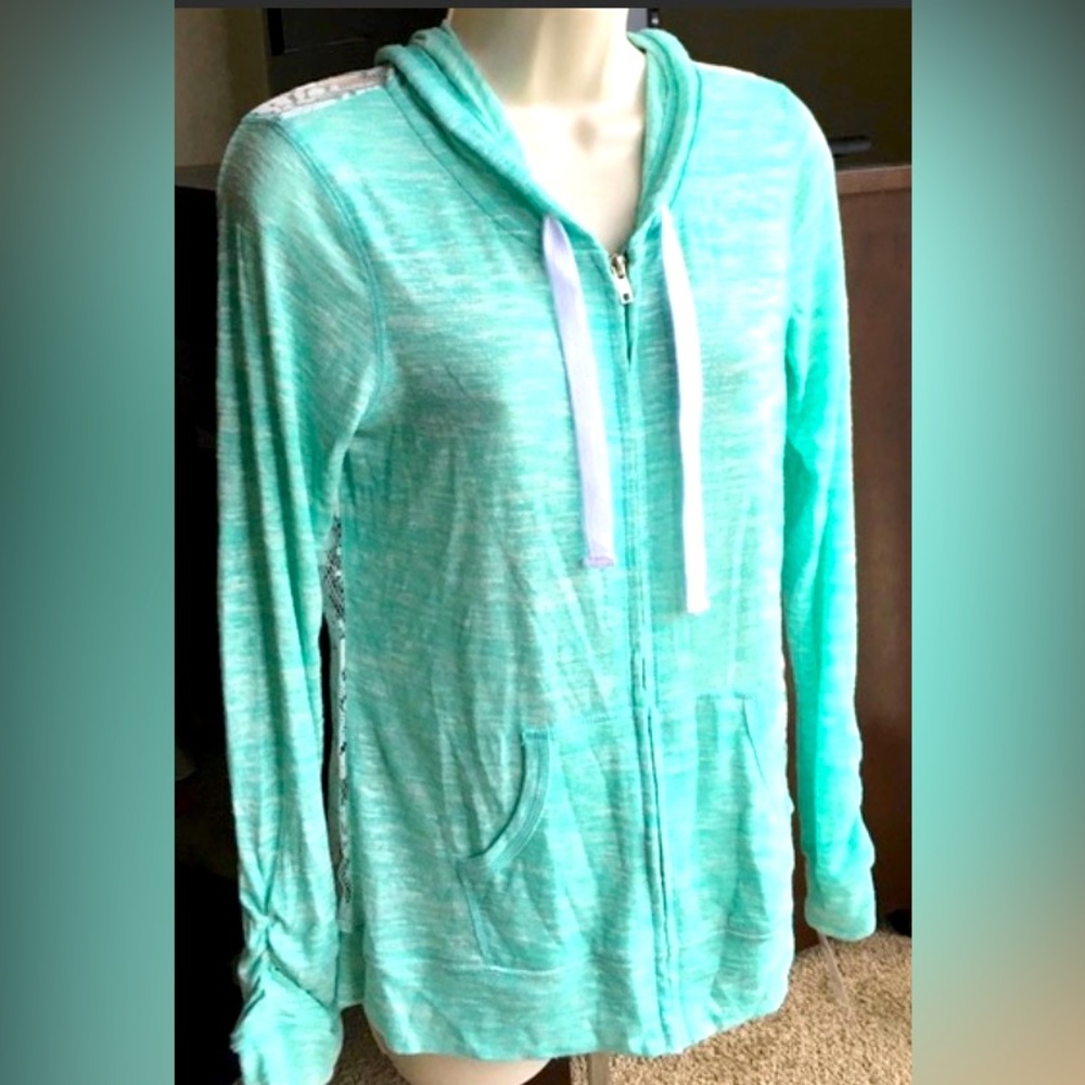 Super cute! Lace back, zip up! Worn once 😊 Smoke-free. Pet-free home.